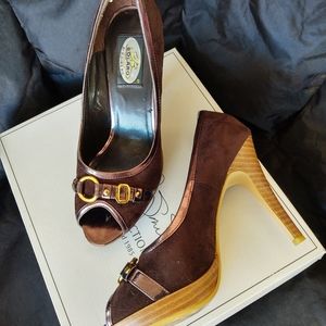 Size 8 Brown heels with buckle